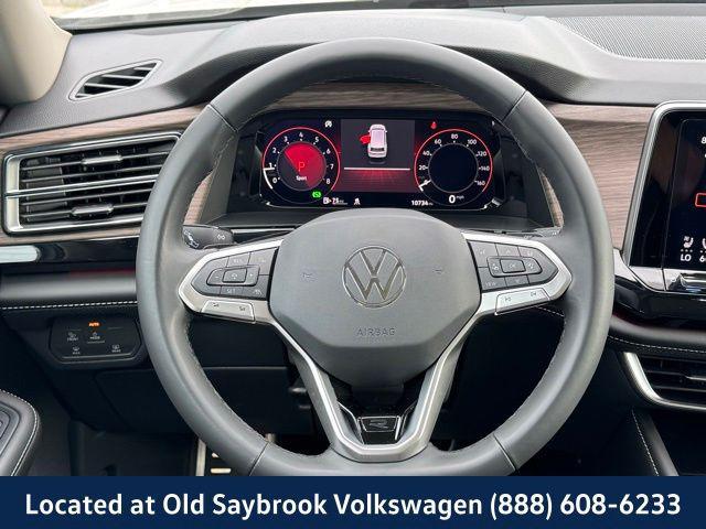 Photo of 2024 Opal White Volkswagen Atlas