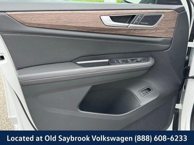 Photo of 2024 Opal White Volkswagen Atlas