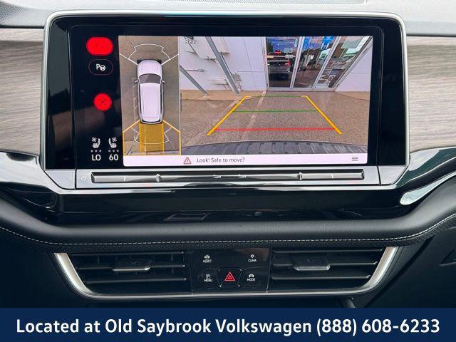 Photo of 2024 Opal White Volkswagen Atlas