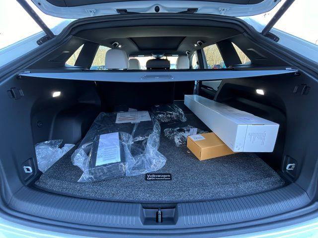 Photo of 2025 White Pearl Volkswagen Atlas Cross Sport