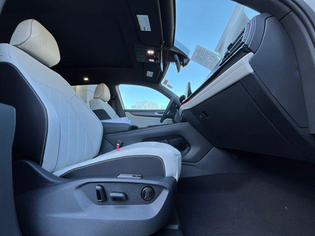 Photo of 2025 White Pearl Volkswagen Atlas Cross Sport