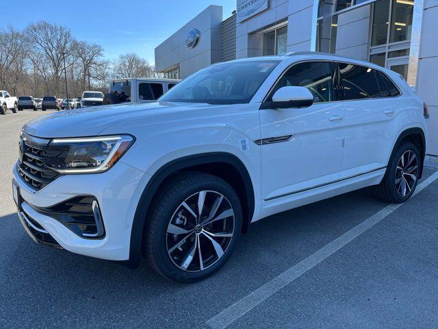 Photo of 2025 White Pearl Volkswagen Atlas Cross Sport