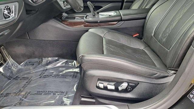 Photo of 2020 Black Sapphire Metallic BMW M760