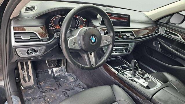 Photo of 2020 Black Sapphire Metallic BMW M760