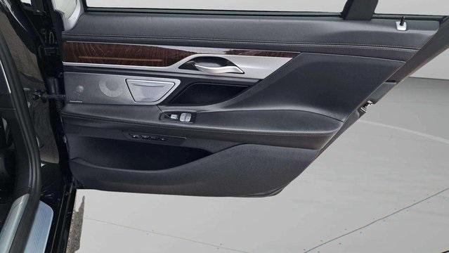 Photo of 2020 Black Sapphire Metallic BMW M760