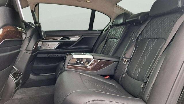 Photo of 2020 Black Sapphire Metallic BMW M760