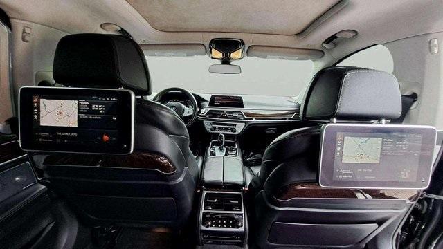 Photo of 2020 Black Sapphire Metallic BMW M760