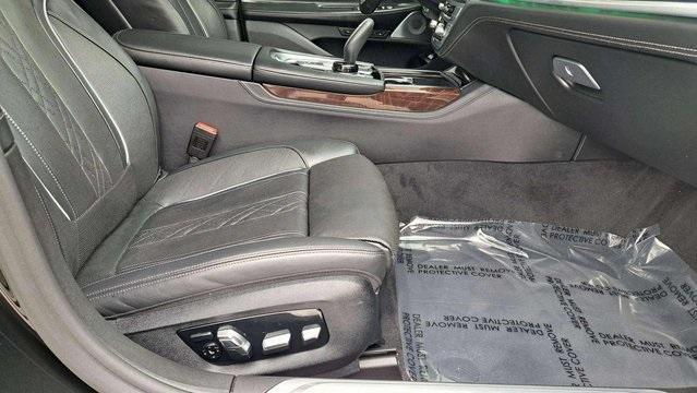 Photo of 2020 Black Sapphire Metallic BMW M760