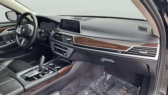 Photo of 2020 Black Sapphire Metallic BMW M760