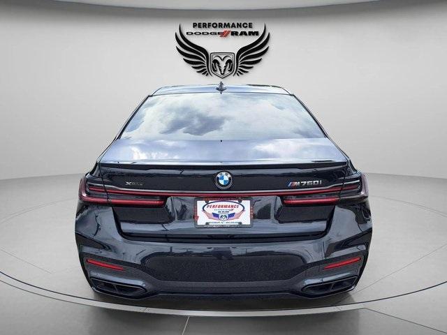 Photo of 2020 Black Sapphire Metallic BMW M760