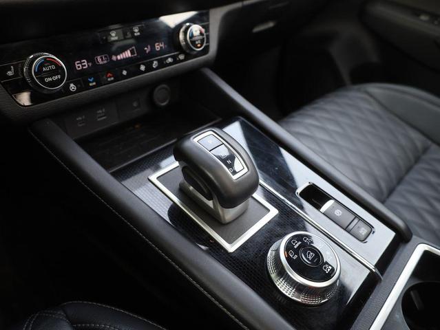 Photo of 2023 White Mitsubishi Outlander