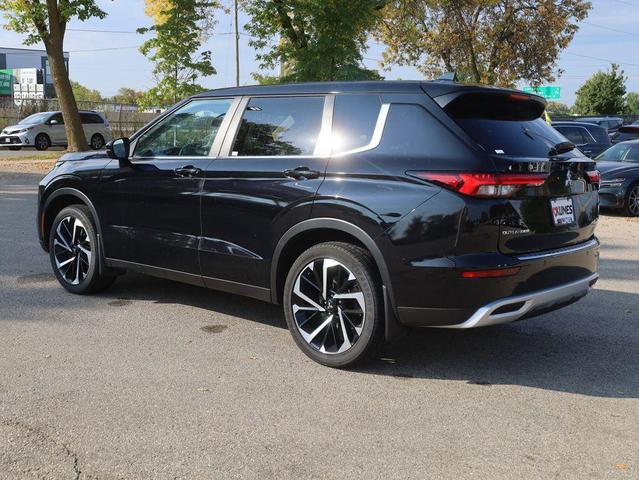 Photo of 2024 Labrador Black Pearl Mitsubishi Outlander