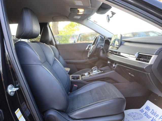 Photo of 2024 Labrador Black Pearl Mitsubishi Outlander