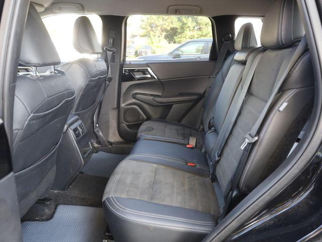 Photo of 2024 Labrador Black Pearl Mitsubishi Outlander