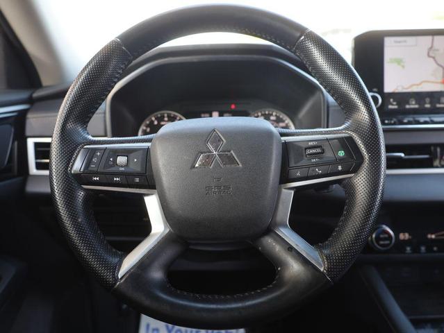 Photo of 2024 Labrador Black Pearl Mitsubishi Outlander