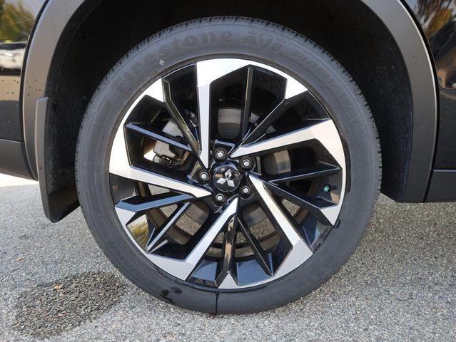 Photo of 2024 Labrador Black Pearl Mitsubishi Outlander