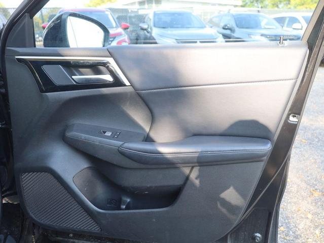 Photo of 2024 Labrador Black Pearl Mitsubishi Outlander