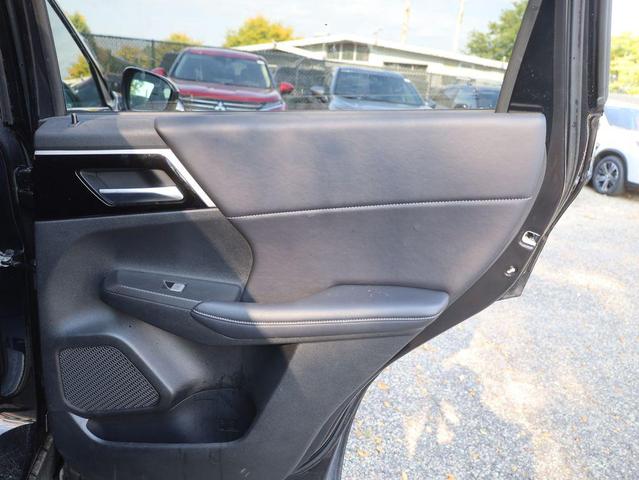 Photo of 2024 Labrador Black Pearl Mitsubishi Outlander