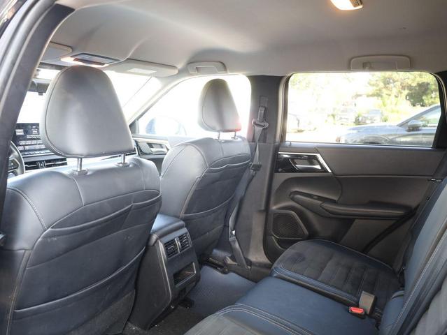 Photo of 2024 Labrador Black Pearl Mitsubishi Outlander