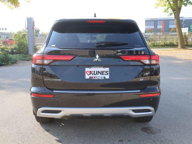 Photo of 2024 Labrador Black Pearl Mitsubishi Outlander
