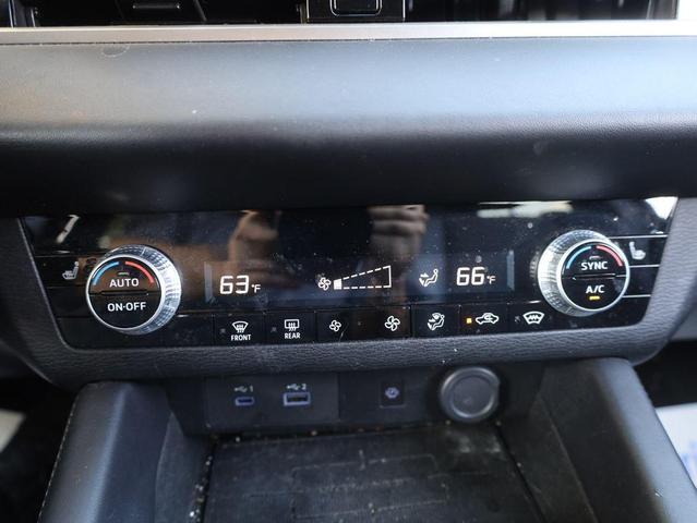 Photo of 2024 Labrador Black Pearl Mitsubishi Outlander