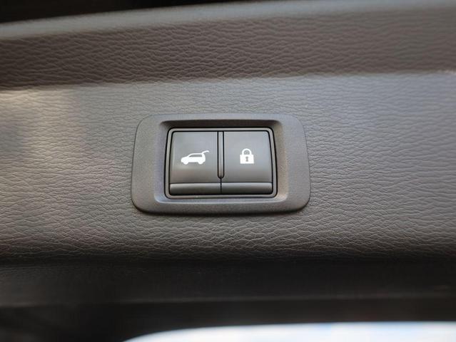 Photo of 2024 Labrador Black Pearl Mitsubishi Outlander