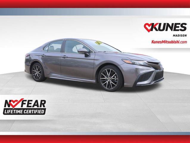 Photo of 2023 Gray Toyota Camry