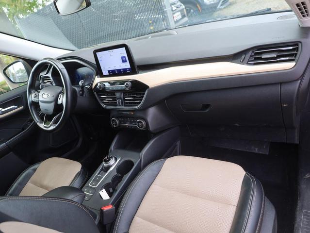 Photo of 2021 Agate Black Ford Escape