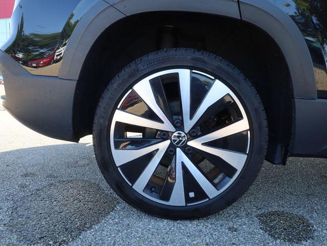 Photo of 2022 Deep Black Pearl Volkswagen Taos