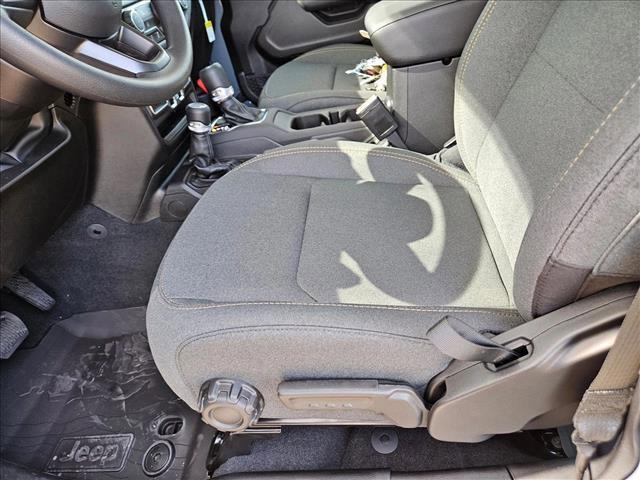 Photo of 2025 Anvil Clearcoat Jeep Gladiator