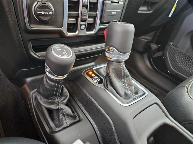 Photo of 2025 Black Clearcoat Jeep Wrangler
