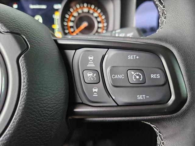 Photo of 2025 Bright White Clearcoat Jeep Gladiator