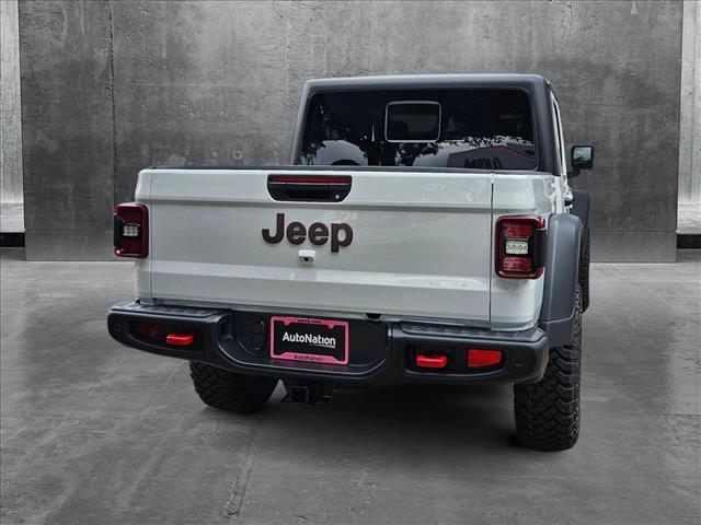 Photo of 2025 Bright White Clearcoat Jeep Gladiator