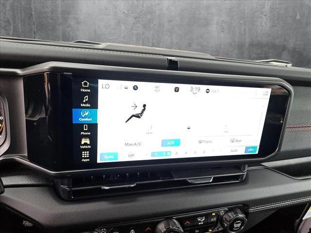 Photo of 2025 Bright White Clearcoat Jeep Gladiator