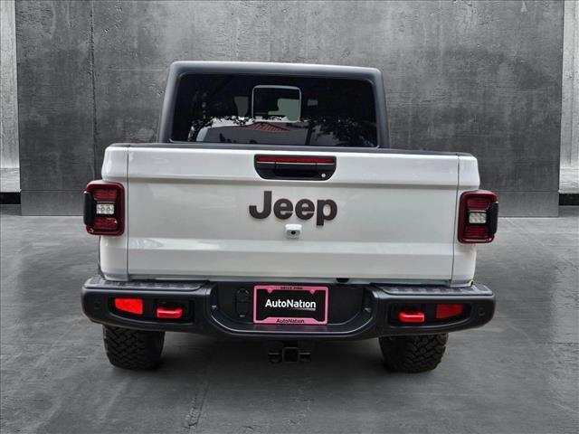 Photo of 2025 Bright White Clearcoat Jeep Gladiator