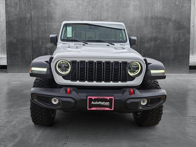 Photo of 2025 Bright White Clearcoat Jeep Gladiator
