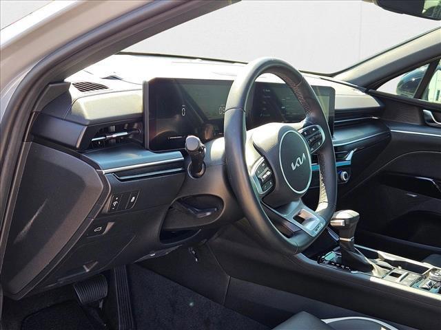 Photo of 2025 Wolf Gray Kia K5