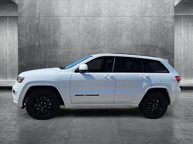 Photo of 2021 Bright White Clearcoat Jeep Grand Cherokee
