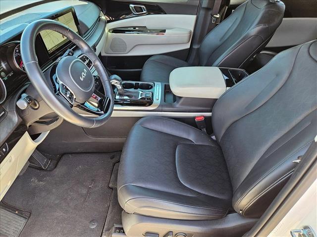 Photo of 2022 Snow White Pearl Kia Carnival