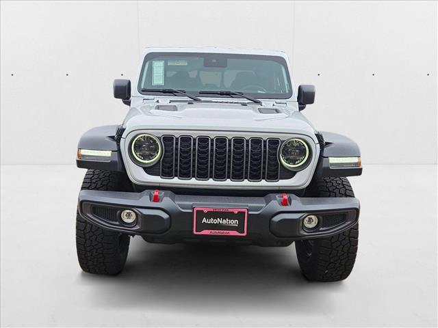 Photo of 2025 Bright White Clearcoat Jeep Gladiator