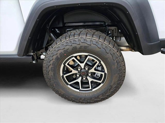 Photo of 2025 Bright White Clearcoat Jeep Gladiator