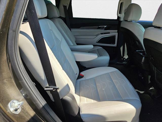 Photo of 2022 Dark Moss Kia Telluride