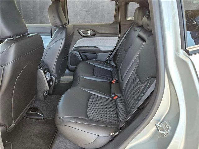 Photo of 2025 Silver Zynith Metallic Clearcoat Jeep Compass