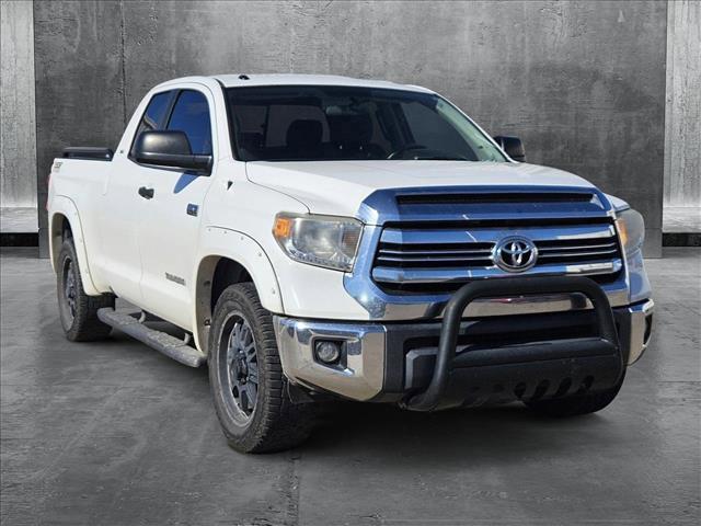 Photo of 2016 Super White Toyota Tundra
