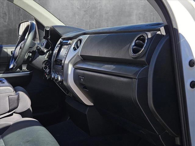 Photo of 2016 Super White Toyota Tundra