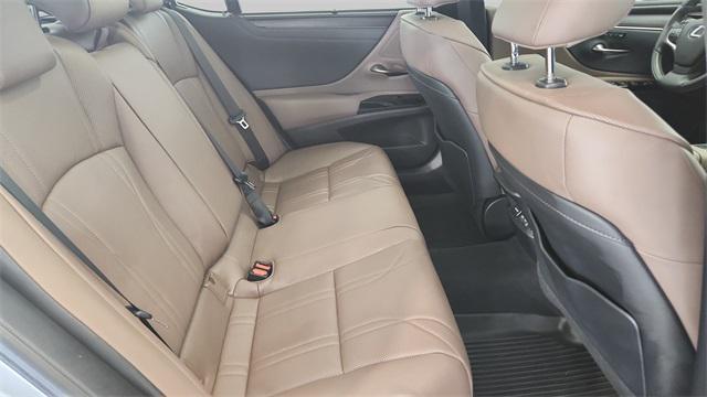 Photo of 2023 Iridium Lexus ES 350