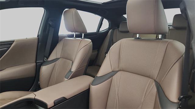 Photo of 2023 Iridium Lexus ES 350