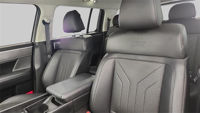 Photo of 2024 Shimmering Silver Pearl Hyundai SANTA FE