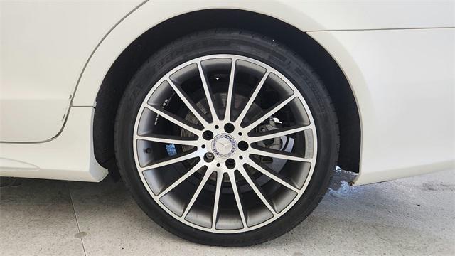 Photo of 2016 Diamond White Mercedes-Benz CLS-Class