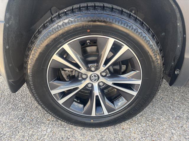 Photo of 2017 Predawn Gray Mica Toyota Highlander